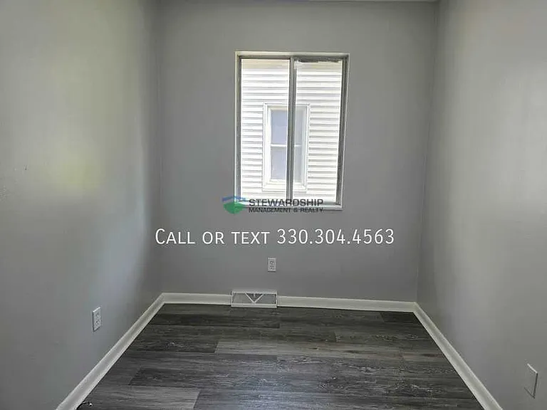 2555 Edwin Ave #2555 — Photo 9