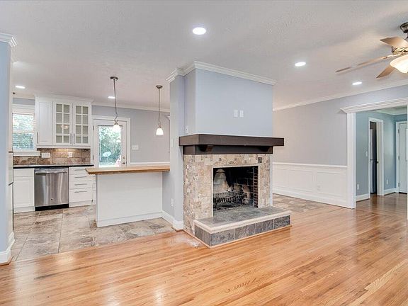 3rd image of 1430 Canterbury Ct SE
