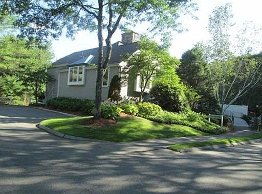4th image of 704 Foxwood Cir