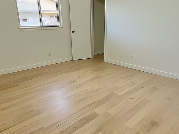 4th image of 805 Pinehill Ln