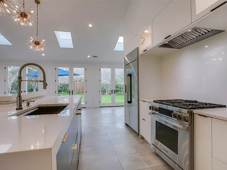 2045 Marydale Dr — Photo 17