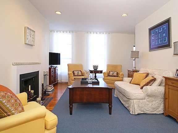 2nd image of 407 Marlborough St APT 5B