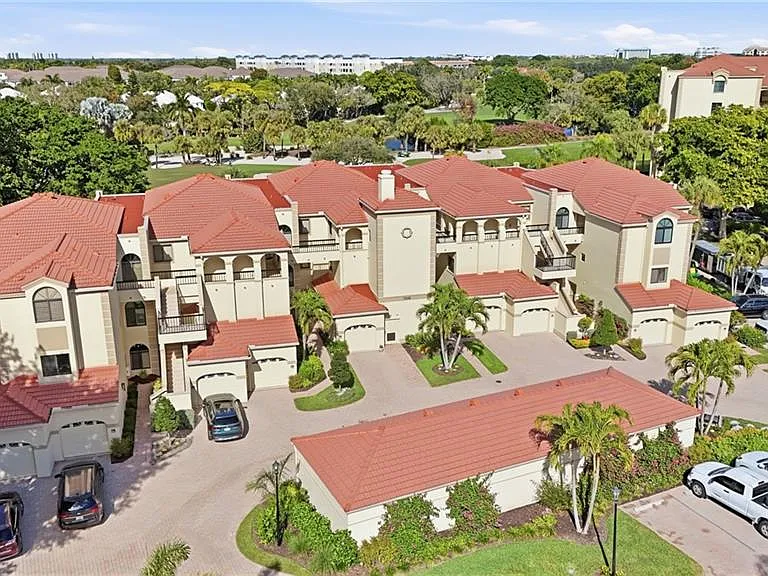 7048 Pelican Bay Blvd #C-302 — Photo 39