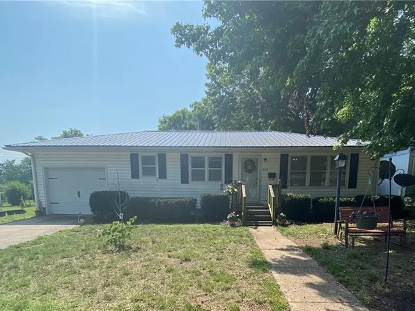 309 Montgomery St, Windsor, MO 65360