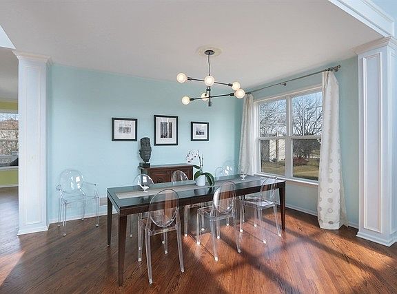 3rd image of 329 E Colonial Dr