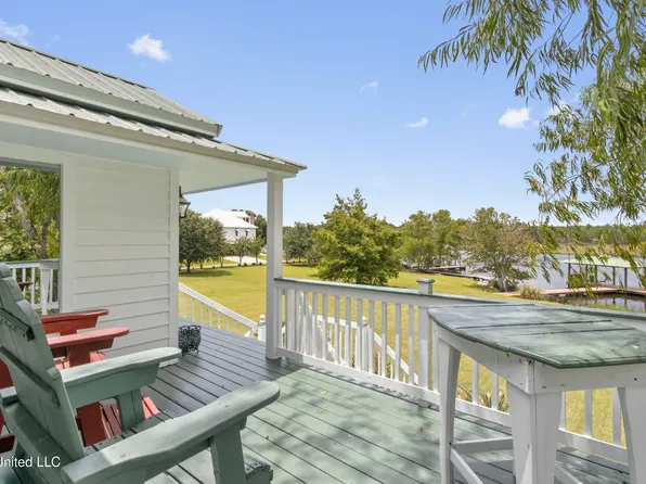 1099 Campbell Dr, Biloxi, MS 39532