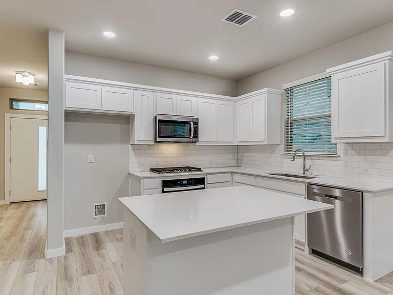 2544 Rambling Rd — Photo 9