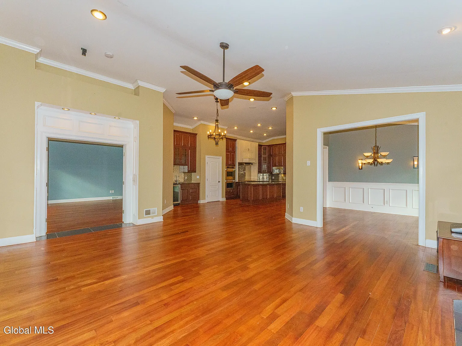 3 bed, 4.5 bath, 1239 sqft, $5,500 — Photo 3