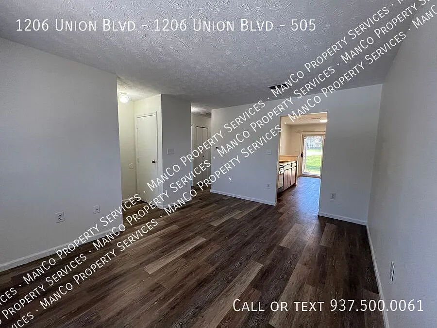 Building Photo - 1206 Union Blvd #505