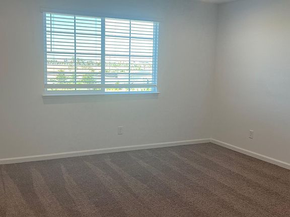 3rd image of 216 Hidden Fort Ct