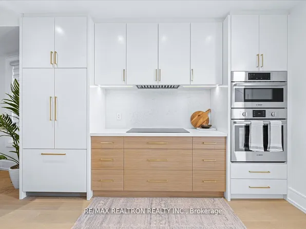 225 Christie St, Toronto, ON M6G 3B5