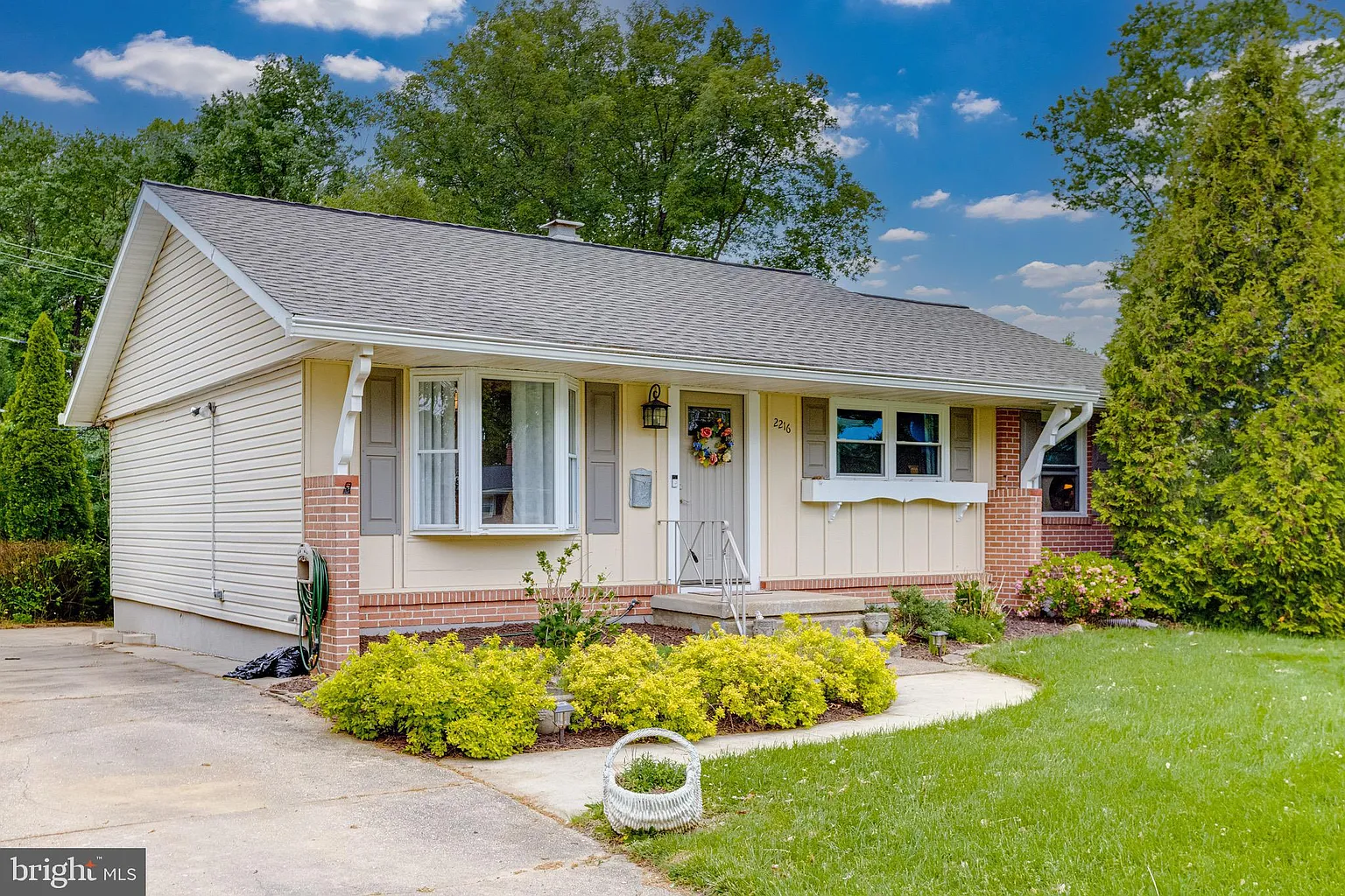 2216 Perry Ave photo 1