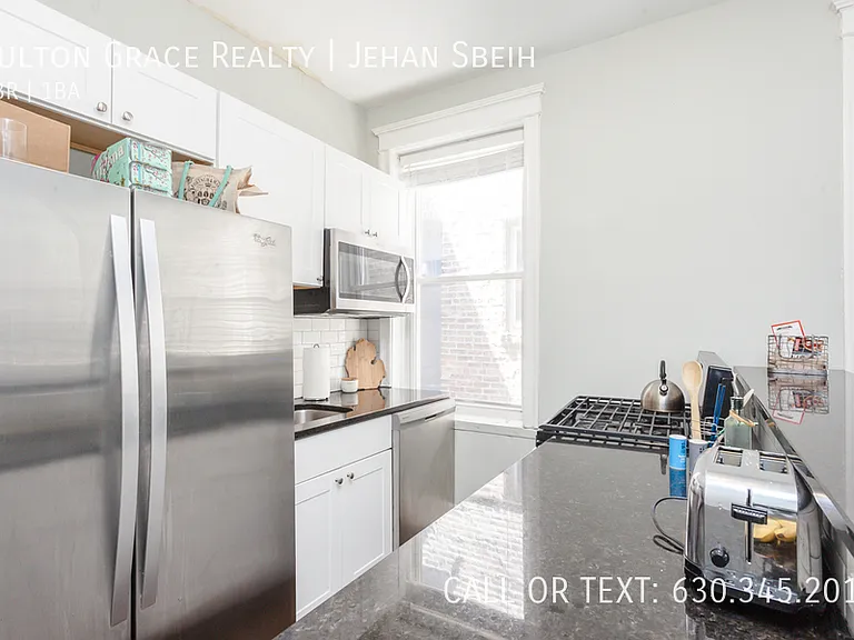 910 W Addison St #2F — Photo 5
