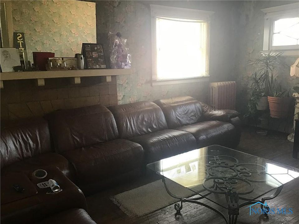 2nd image of 631 Islington St