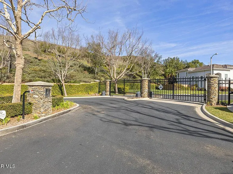 2737 Stonecutter St — Photo 4