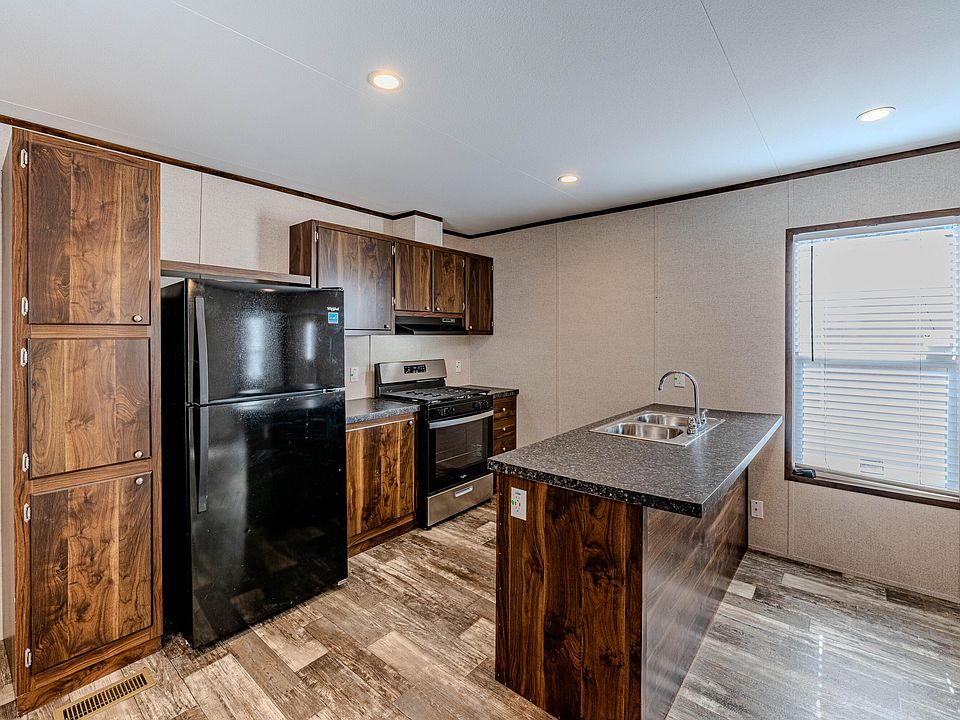 1st image of 300 Moon St SE Trailer 14
