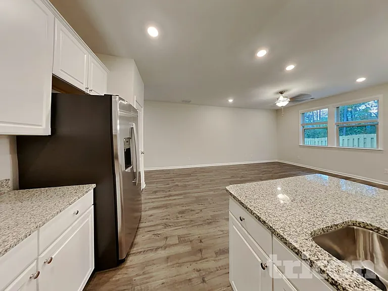 305 Knowles Pl — Photo 6