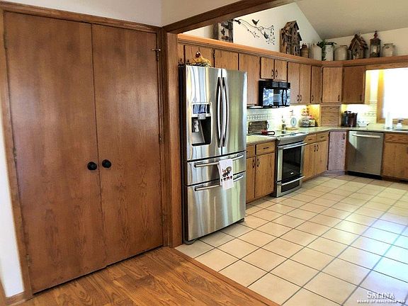 5th image of 1165 Columbine Cir