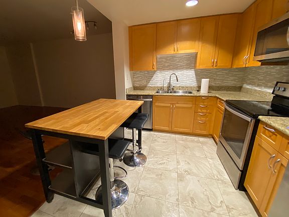 3rd image of 260 King St Unit 955