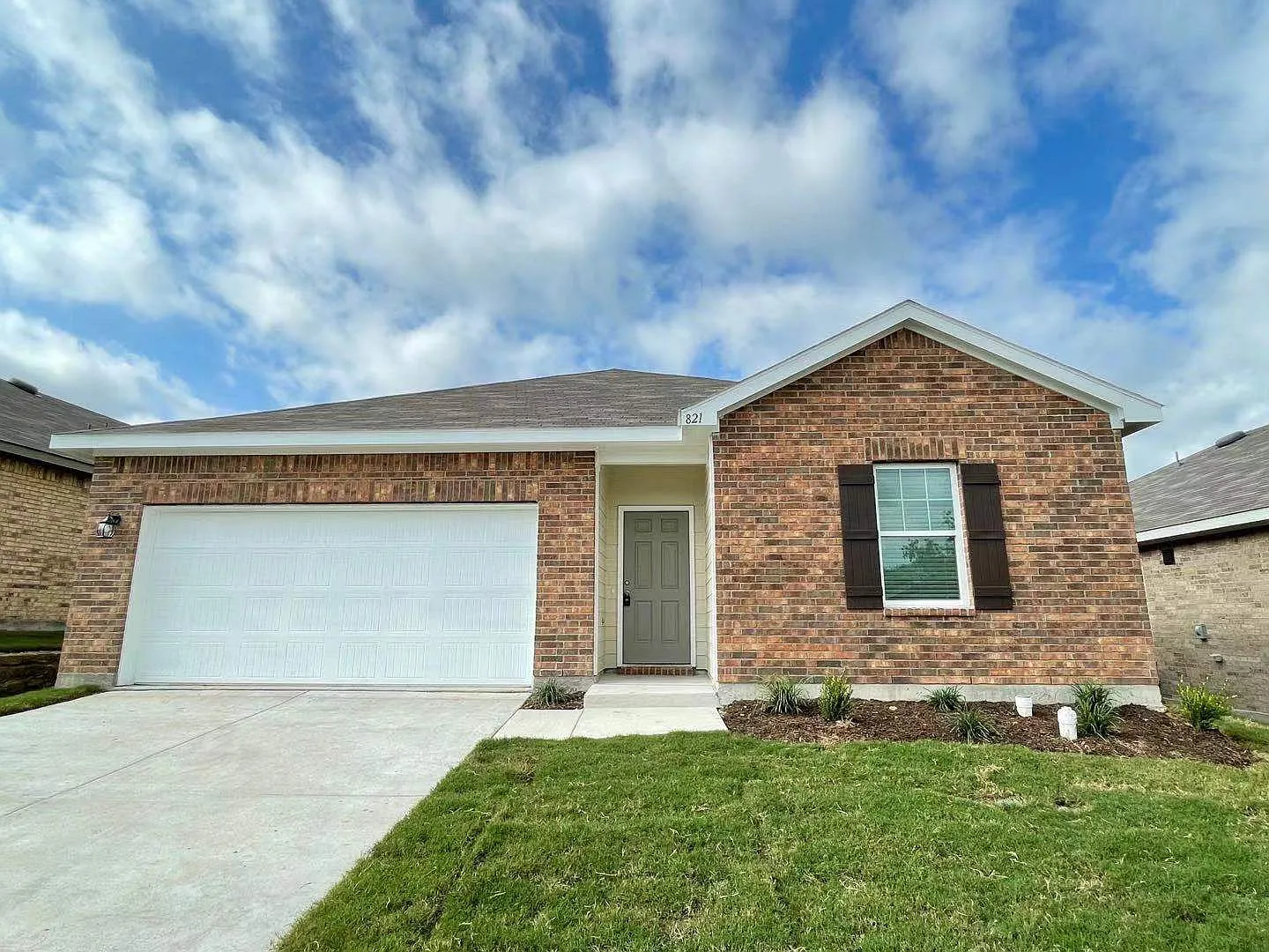 821 Cedar Elm Dr — Photo 1