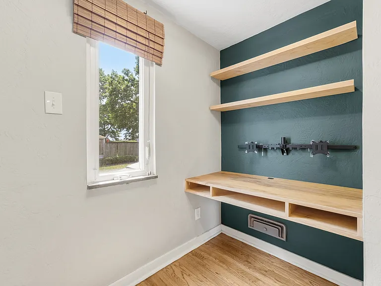 1419 Hawthorne St — Photo 8