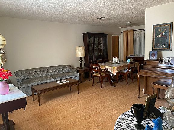 3rd image of 4421 Lurline Cir