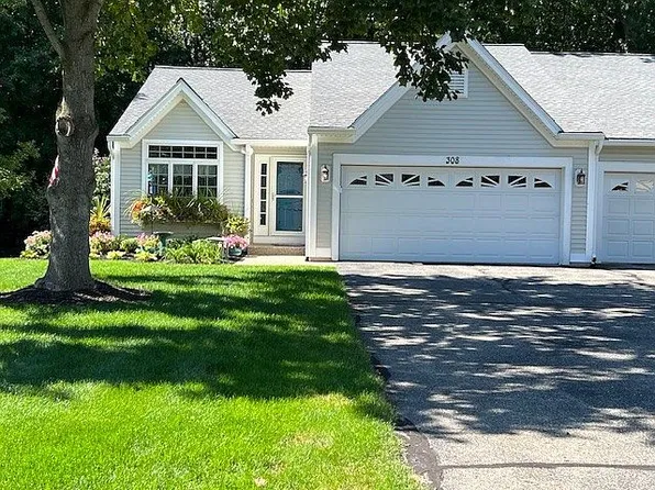308 Winter Oak W, Holland, MI 49424