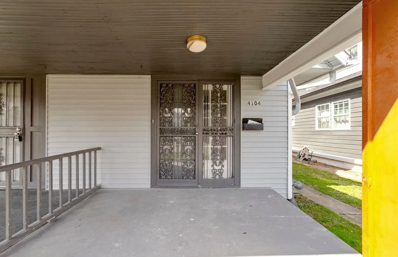 4102 Boulevard Pl - unit 4104 — Photo 1