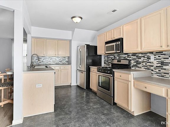 5th image of 989 Symphony Dr