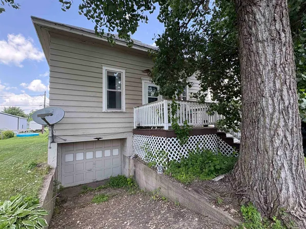 323 5th St, Oconto, WI 54153