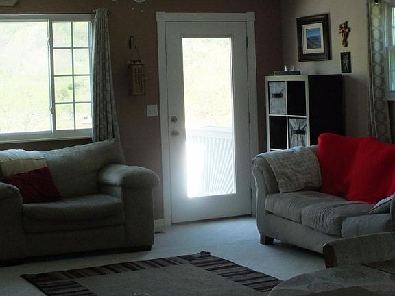3rd image of 419 Horseshoe Bend Rd