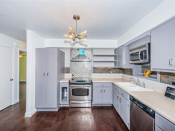 3rd image of 26 Madeira Dr