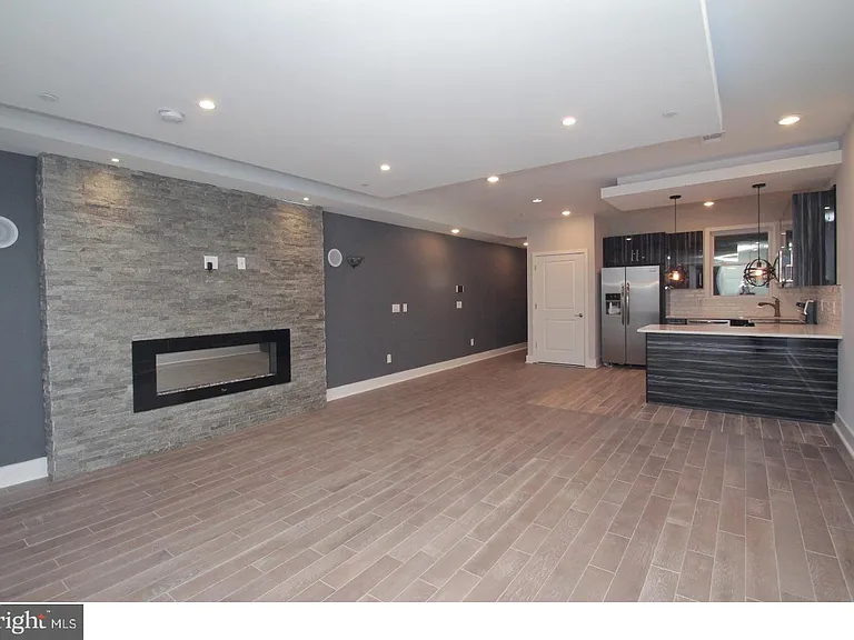 2564 Frankford Ave #2 — Photo 2