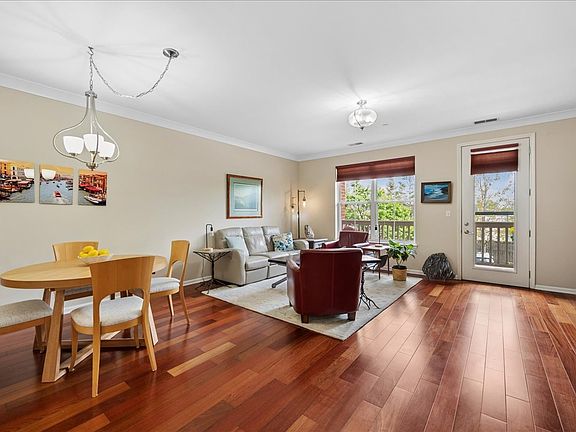 5th image of 1950 Farnsworth Ln Unit 105
