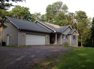 40 Oak Ter, Moscow, PA 18444