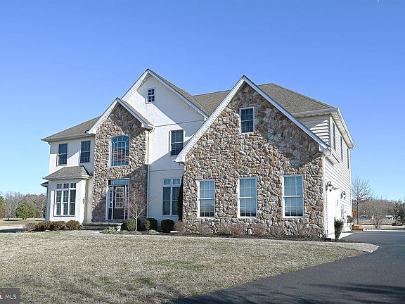 3rd image of 32279 Augusta Ct