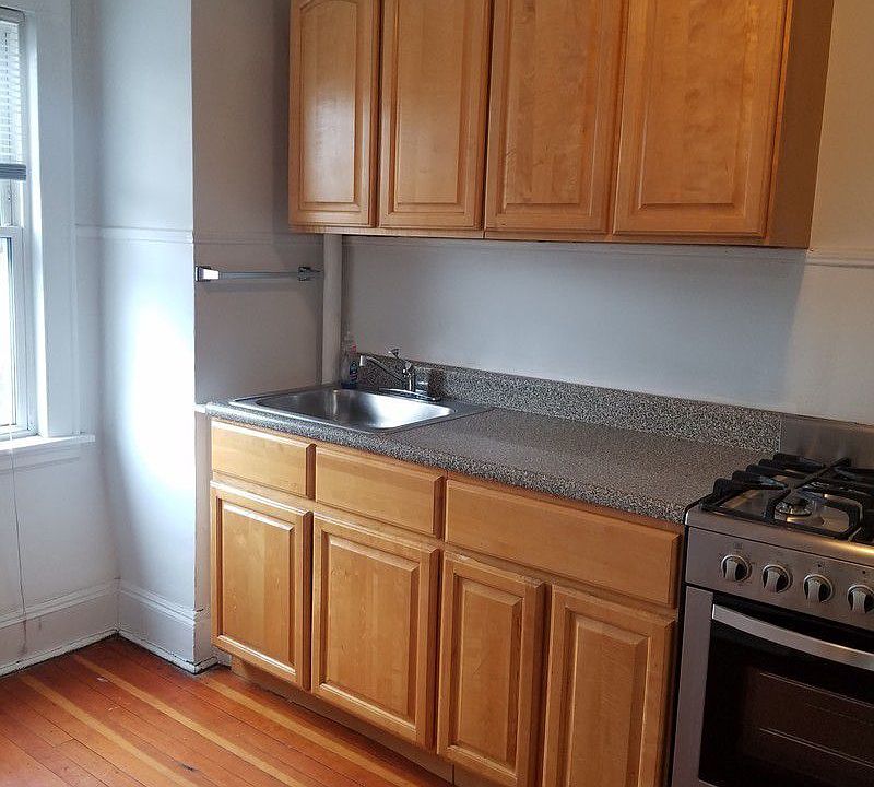 1st image of 2141 28th St #3