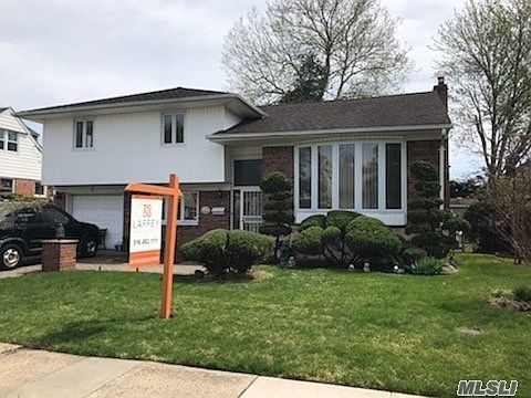 1st image of 5 De Chiaro Ln