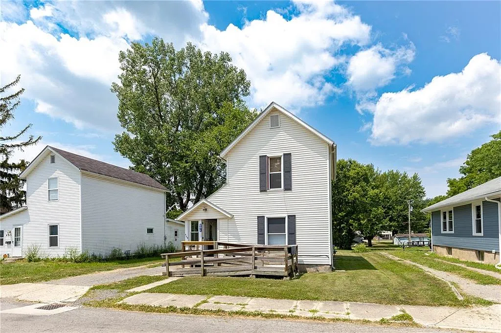 409 Walker St photo 1