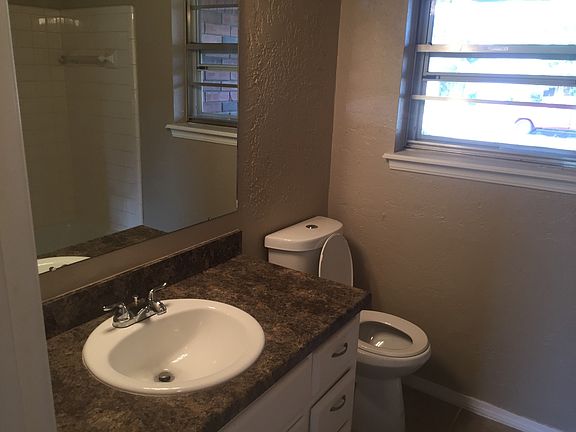 5th image of 414 Mimosa Dr