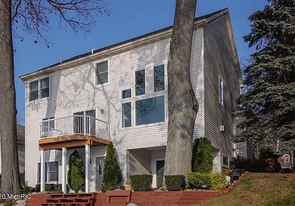 4th image of 1102 N Eagle Lake Dr