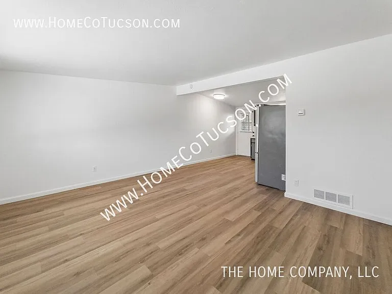 4537 E Fairmount St — Photo 5