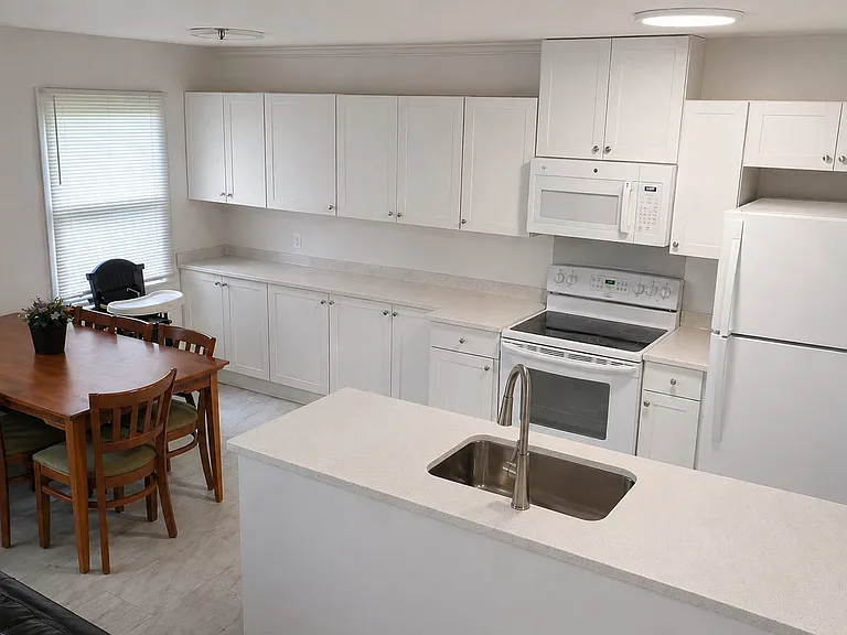 1121 Reservoir St — Photo 1