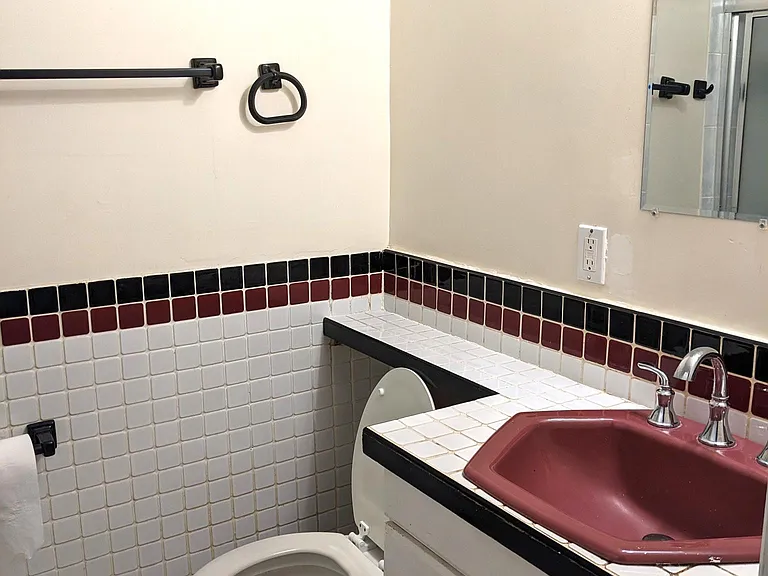 2129 Ash St #D — Photo 8