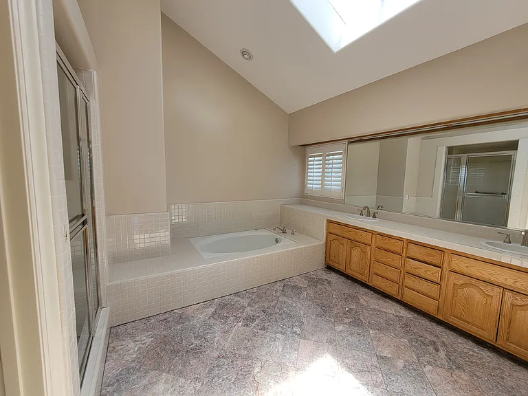 2405 N Courtland St — Photo 10