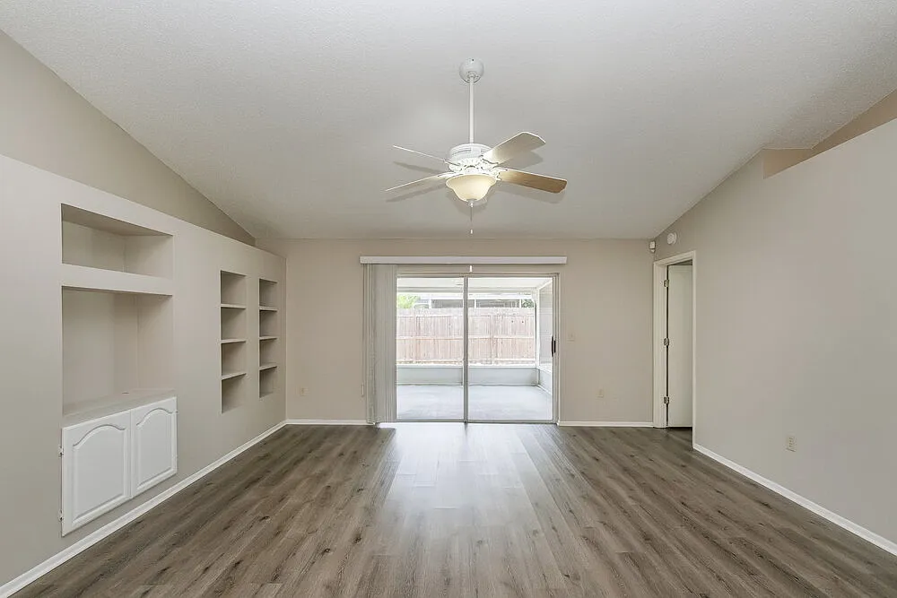 4 bed, 2.0 bath, 1608 sqft, $2,045 — Photo 4