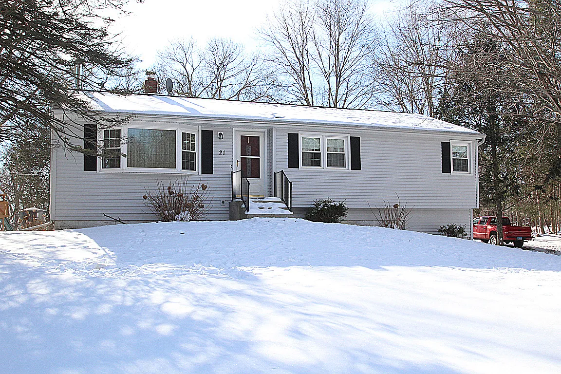 21 Surrey Dr photo 1