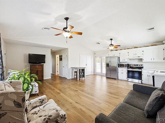 5th image of 9251 Holly Tree Ln