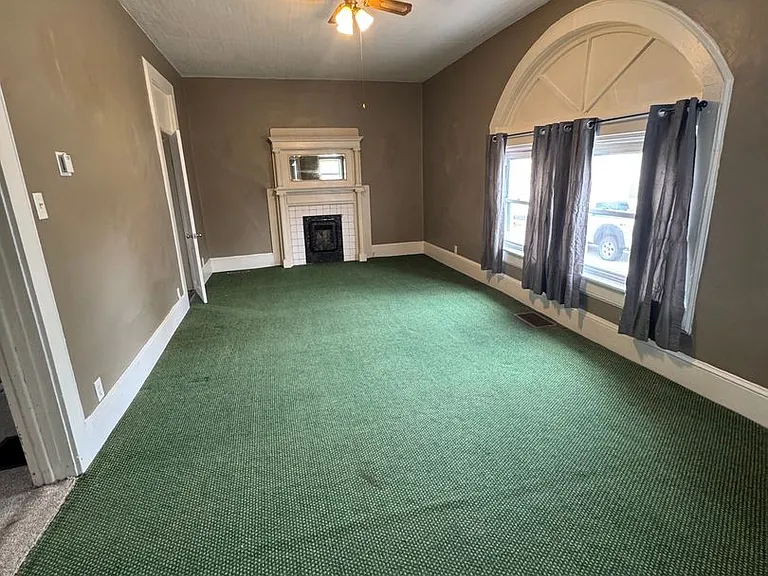 501 W Market St — Photo 3