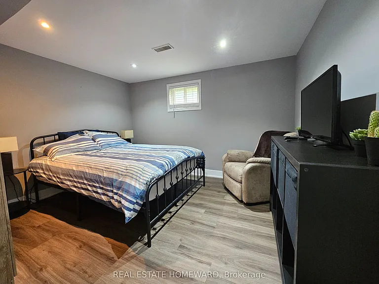 715 Pharmacy Ave — Photo 12